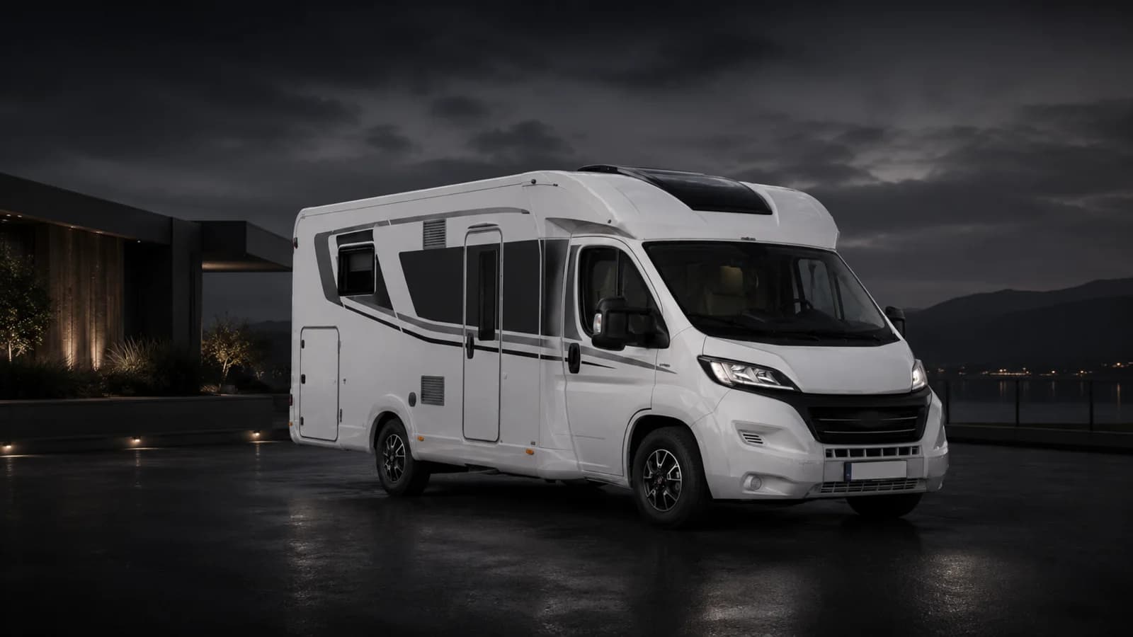 Wohnmobil in dunkler Premium-Umgebung